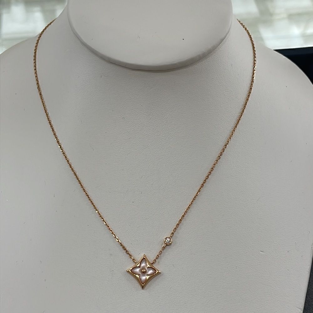 Louis Vuitton BB Blossom Flower 750 18K Rose Gold Mother Pearl Diamond Necklace